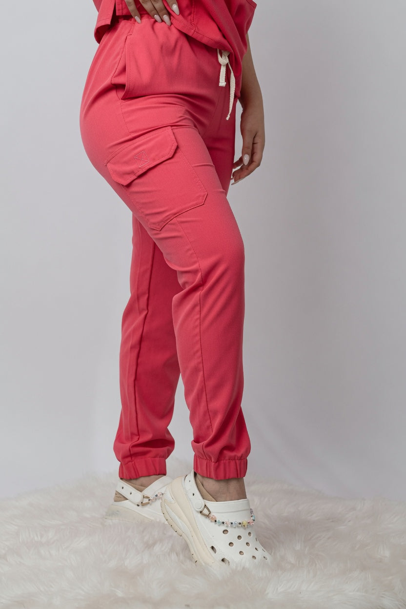 Set Rosa Sandía Antifluido con Cuello V y Jogger