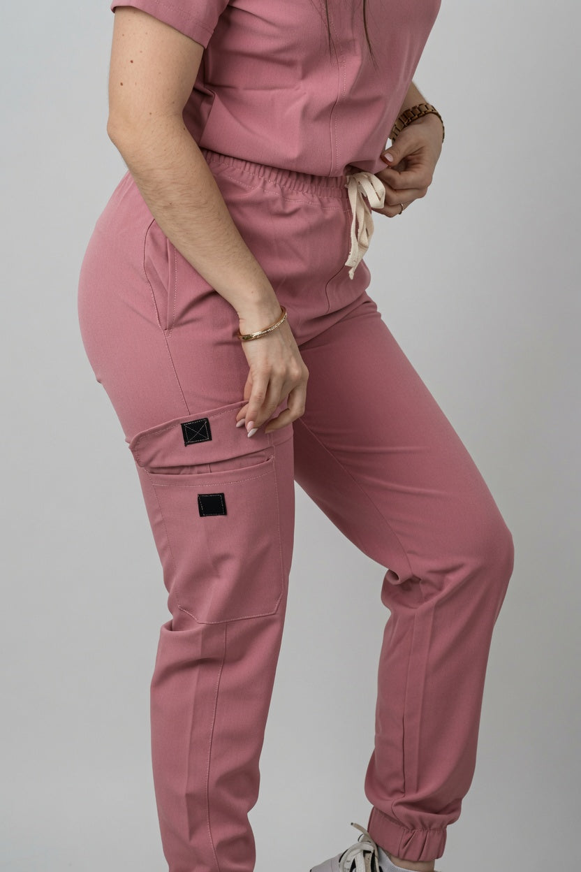 Set Palo Rosa Antifluido con Cuello V y Jogger