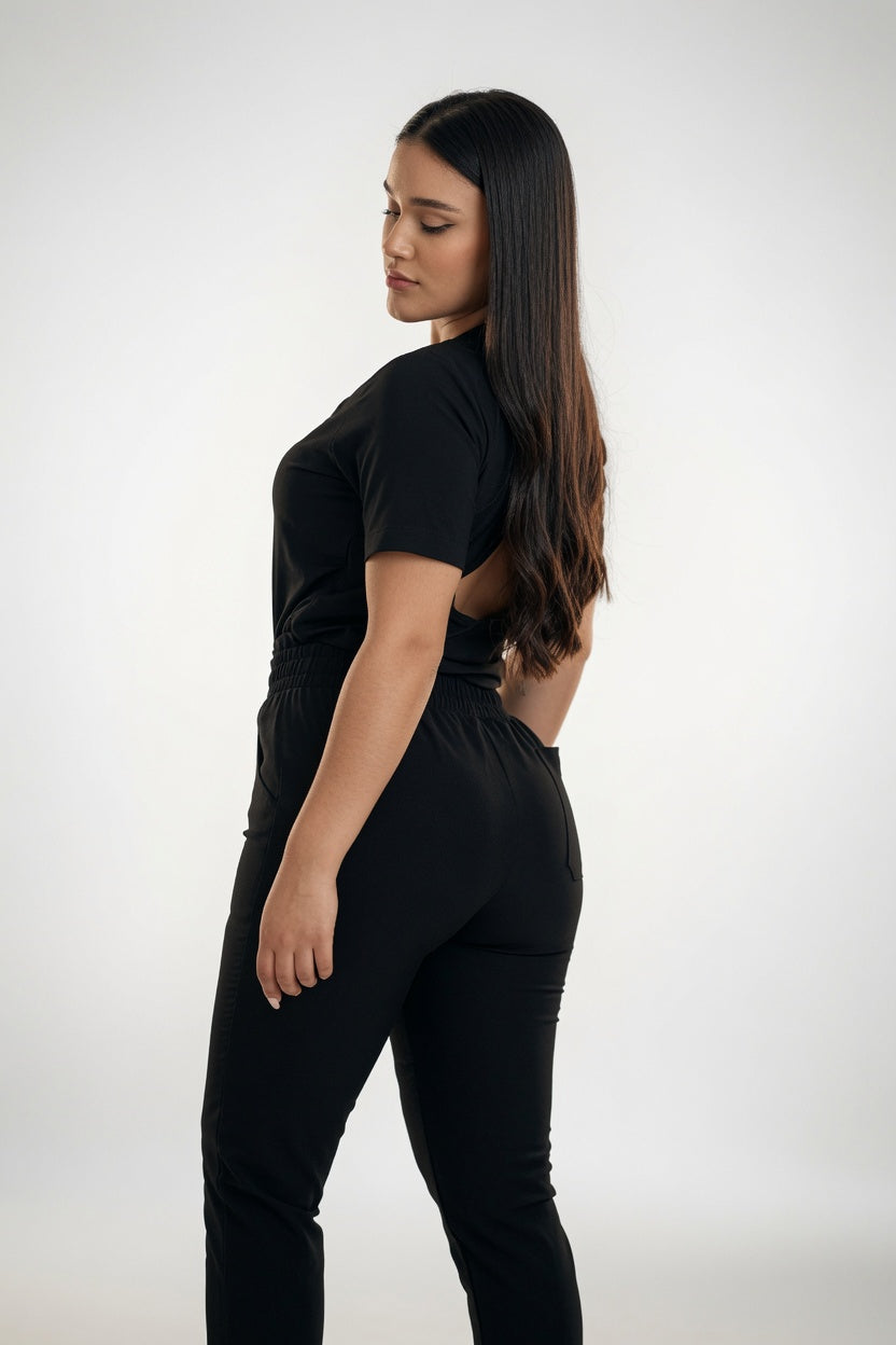 Set Negro Antifluido Cuello V y Bota Recta