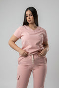 Set Coral Antifluido con Cuello V y Jogger