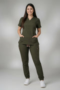 Set Verde Militar Antifluido con Cuello V, Jogger