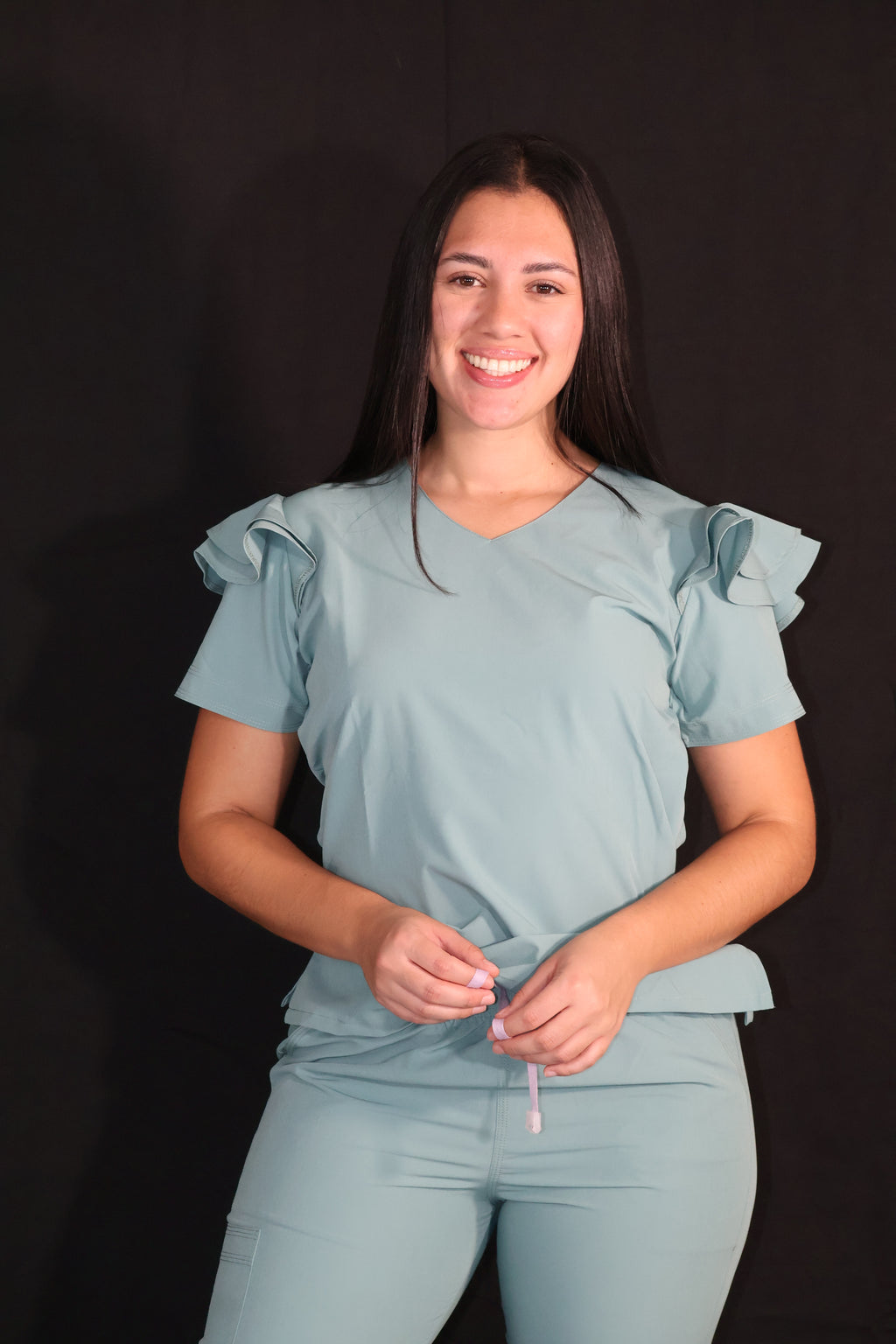 Scrub Pistacho Antifluido con Cuello V - vista frontal